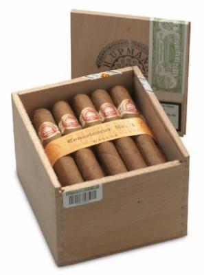 H. Upmann Connossieur No. 1 Zigarren in der geöffneten 25er Kiste