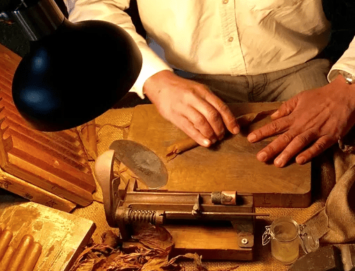 Das Rolling einer Zigarre - Zigarrenschweiz Online Zigarren Boutique