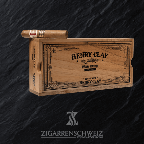 Henry Clay War Hawk Robusto 25er Zigarrenkiste geschlossen Vorne mit Zigarre