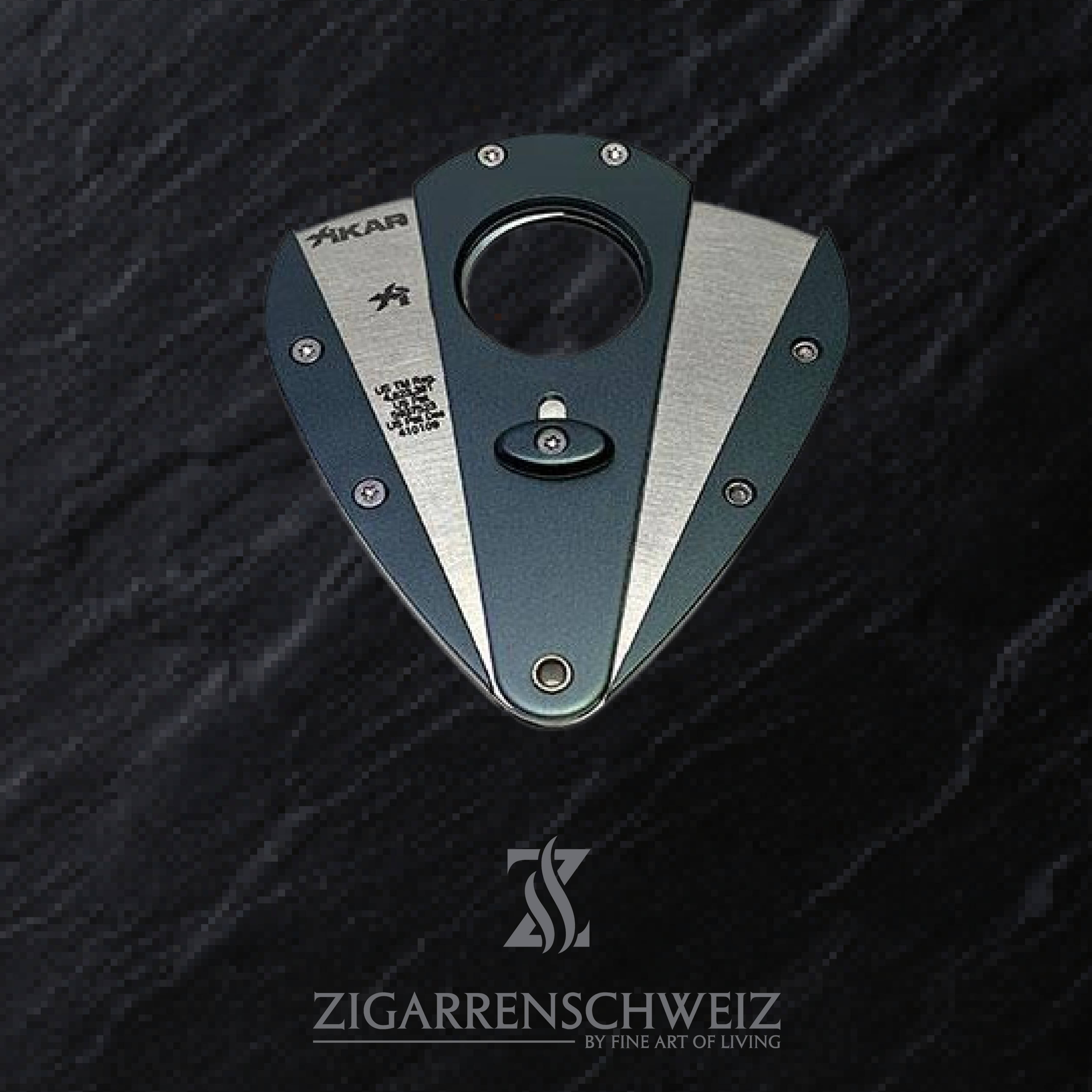 Xikar Xi1 Zigarren Cutter schwarz mit Edelstahl Klingen geöffnet