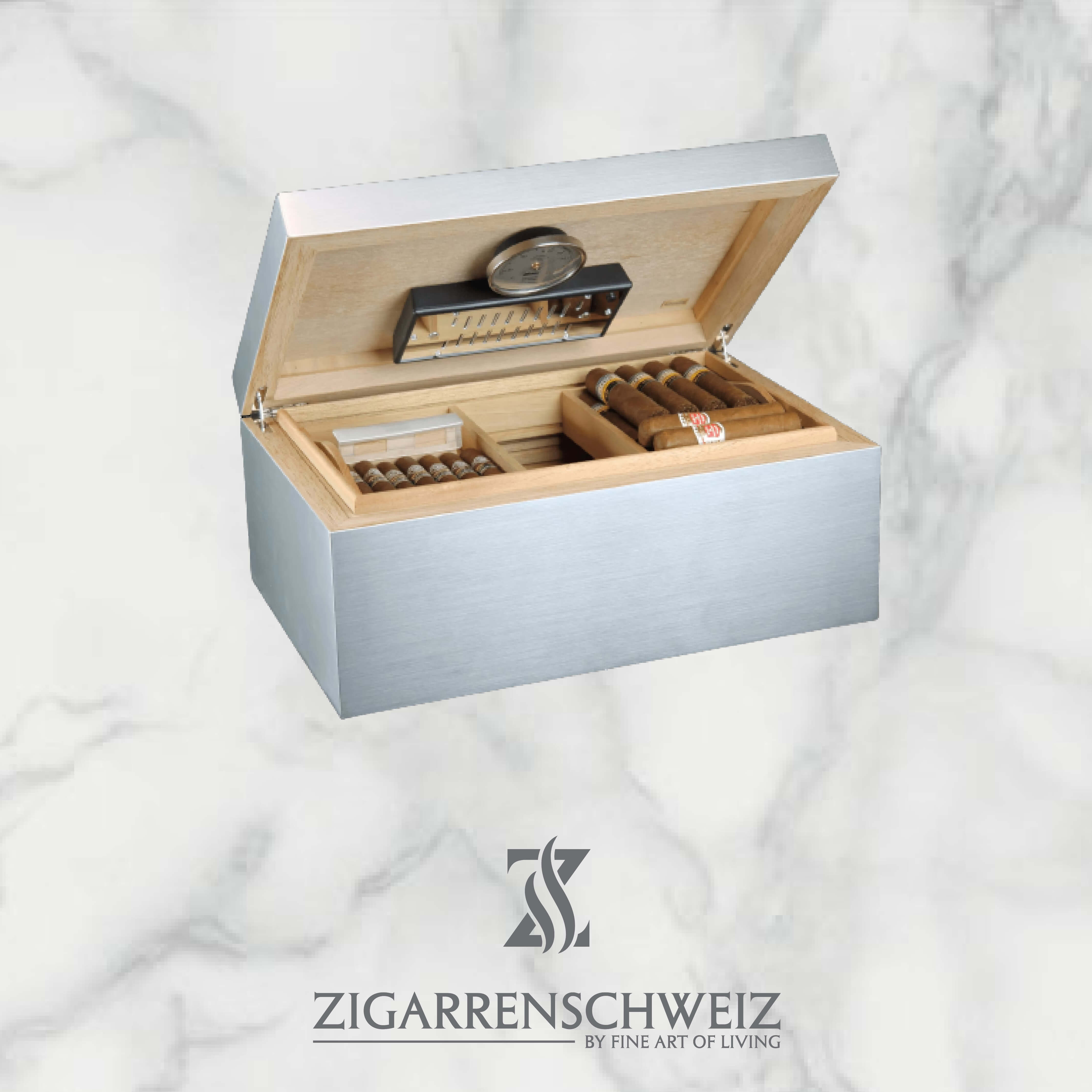 Adorini Aluminium Humidor in Grösse Medium für 68 Zigarrren, Deckel geöffnet mit Zigarren auf der oberen Ebene