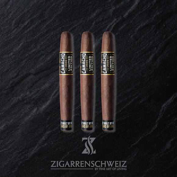 Drei Camacho Limited Edition 2026 Perfecto Zigarren nebeneinander