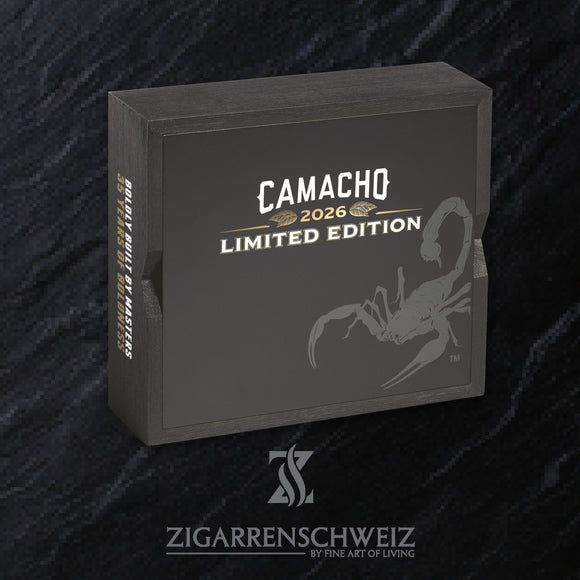 Camacho Limited Edition 2026 Kiste geschlossen von der Seite mit weiss-goldenem Branding