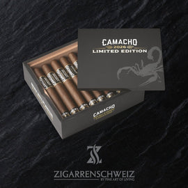 Camacho Limited Edition 2026 Holzkiste geöffnet mit 15 handgerollten Perfecto Zigarren
