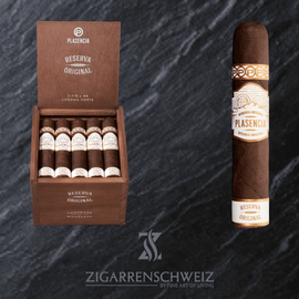 Plasencia Reserva Original Corona Short, geöffnete 20er Zigarrenkiste mit Blick auf die Corona Corta Zigarren in coloradofarbenem Deckblatt