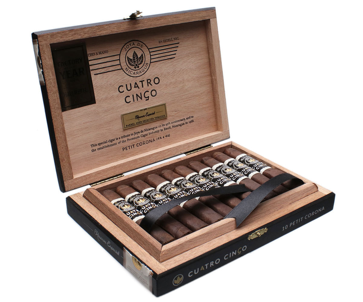 Joya de Nicaragua Cuatro Cinco Petit Corona Zigarrenbox geöffnet