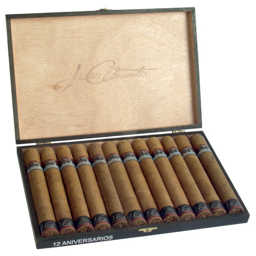 Juan Clemente Aniversario Zigarren Kiste geöffnet