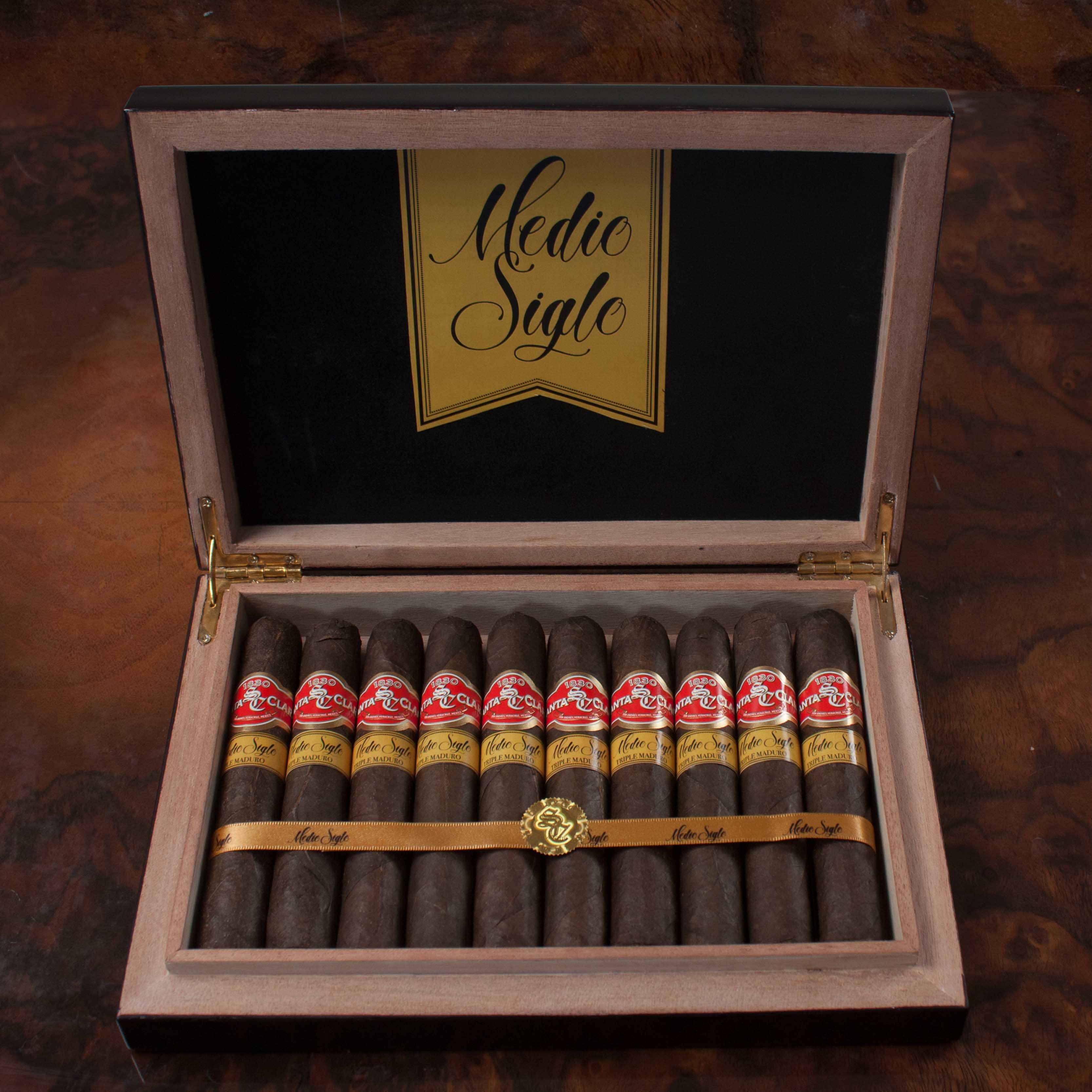 Santa Clara 1830 Medio Siglo Triple Maduro Robusto Zigarre 10er Box geoffnet von Vorne